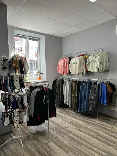 Магазин одягу та взуття Rebel