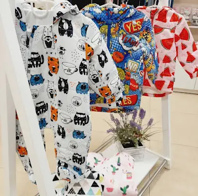 Магазин дитячого одягу КАЗКА. Підлітковий одяг. Молодіжний одяг. Дитячий магазин. Вишиванки. Костюми. Куртки. Джинси.Сукні