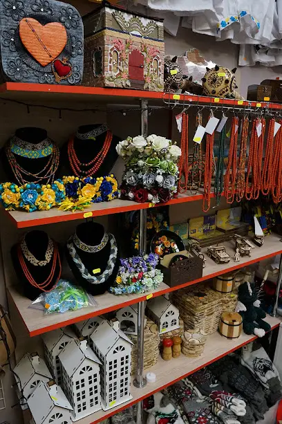 Оберіг - вироби карпатських майстрів. Вишиті сорочки.