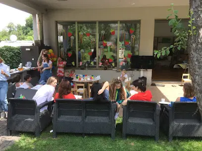 Школа на газоні