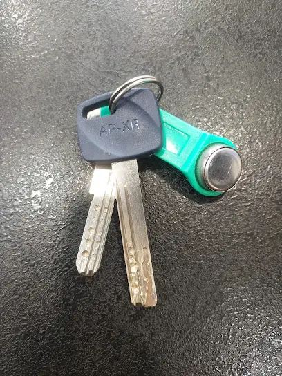 Майстерня з виготовлення ключів та заточки Master Lock