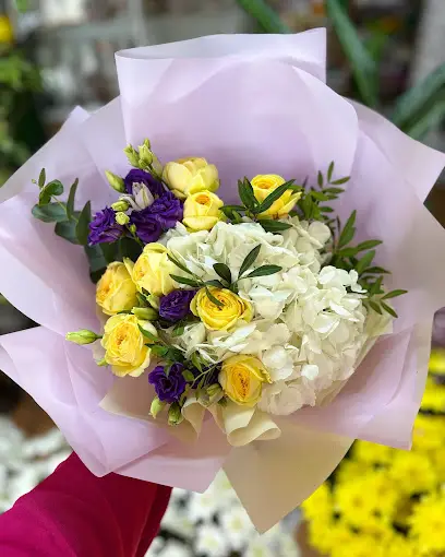 Магазин квітів та гелевих куль "Вікторія"