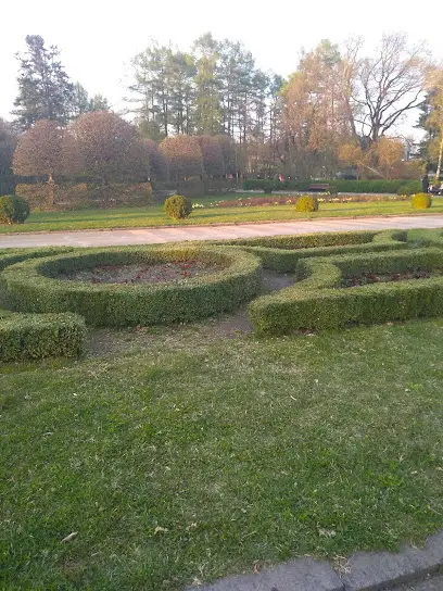 Лабораторний корпус №6 (поблизу великої купольної оранжереї)